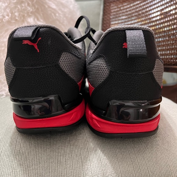 *SOLD* Men’s Puma athletic shoes - Size 12 - Picture 2 of 7